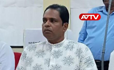 Read more about the article <span class="video-label">🔴 VIDEO</span> கல்லூண்டாய் குப்பைமேடு தானாக எரிகிறது – புதிய கதை கூறும் மானிப்பாய் தவிசாளர்!