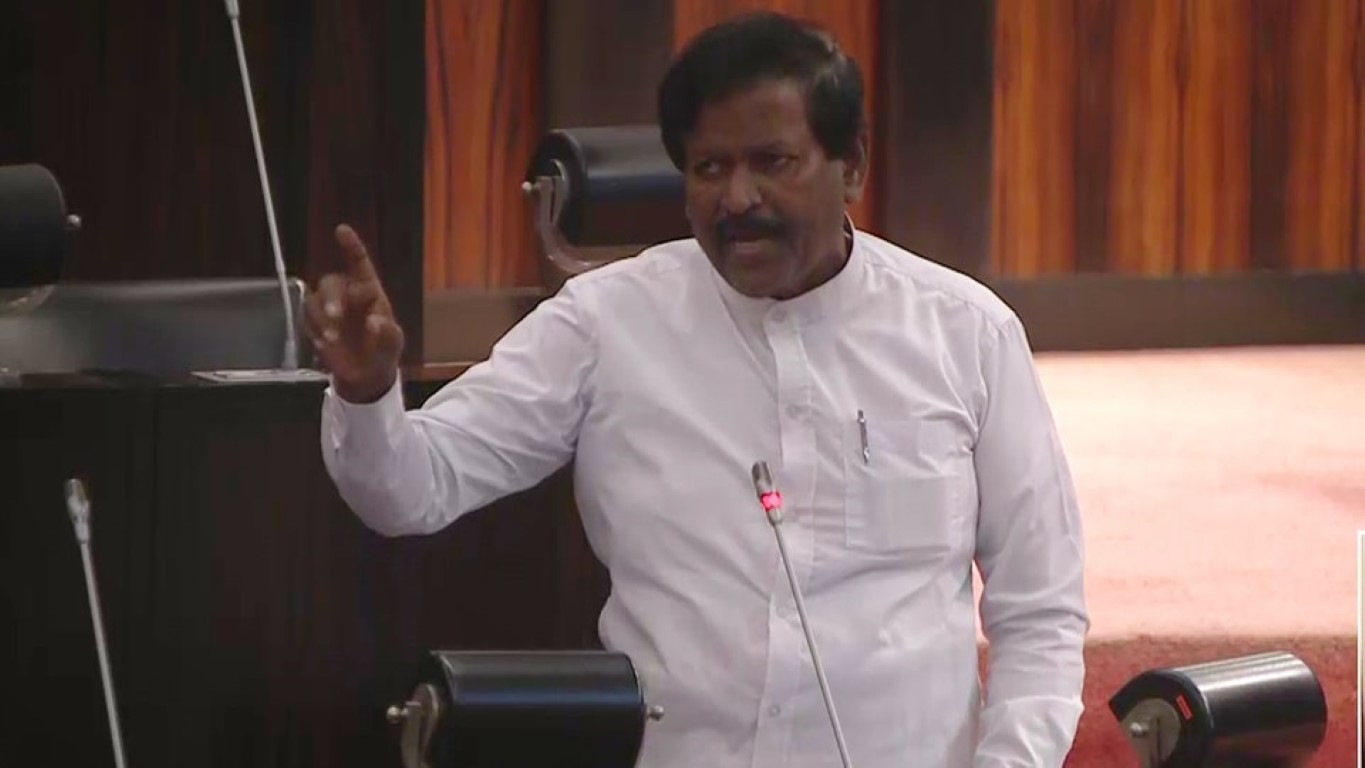 Read more about the article கட்சிப் பதவிகளைத் துறந்த நாடாளுமன்ற உறுப்பினர் ரவிகரன்!