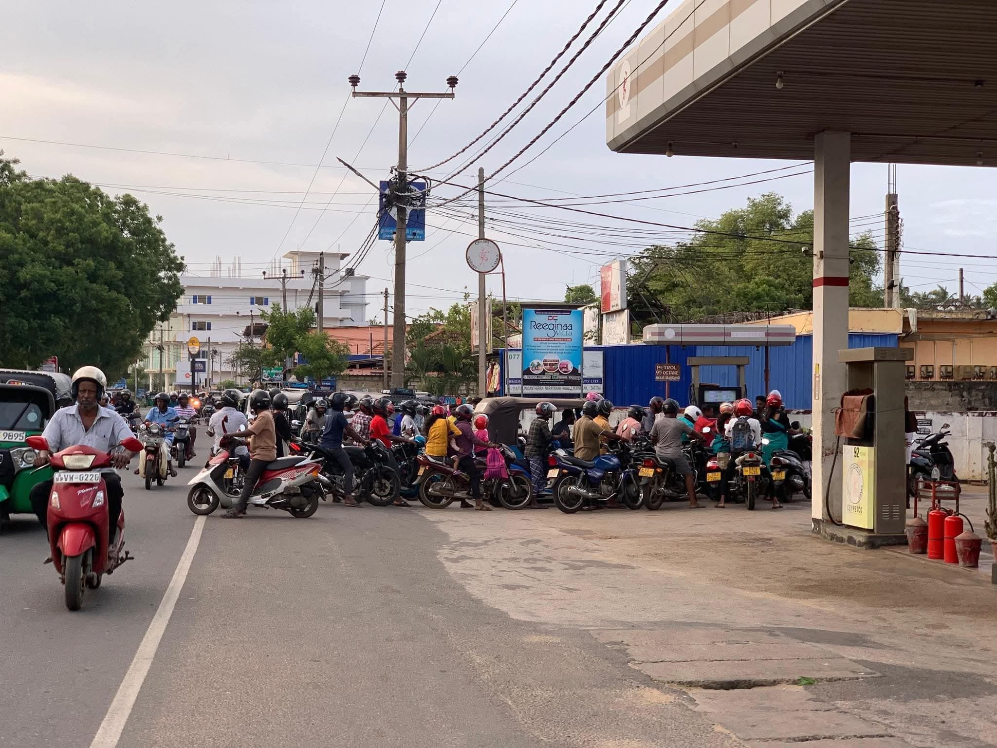 Read more about the article <span class="video-label">🔴 VIDEO</span> <span class="photo-label">🔴 PHOTO</span> இஸ்ரேல், ஈரான் போர். யாழ் மாவட்டத்தில் பதற்றம்!