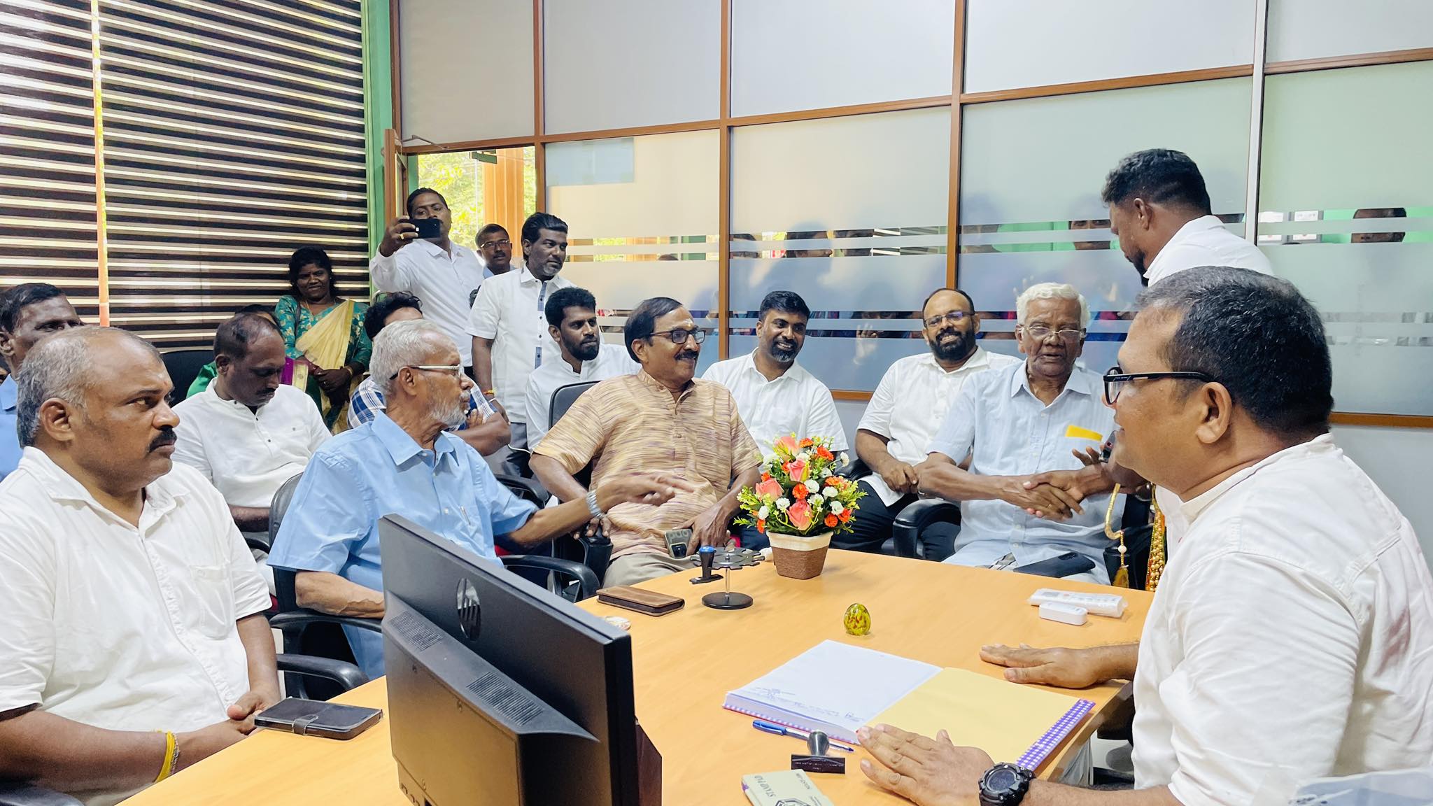 Read more about the article வலி கிழக்கு சைக்கிள் சங்கு கூட்டணி வசம்