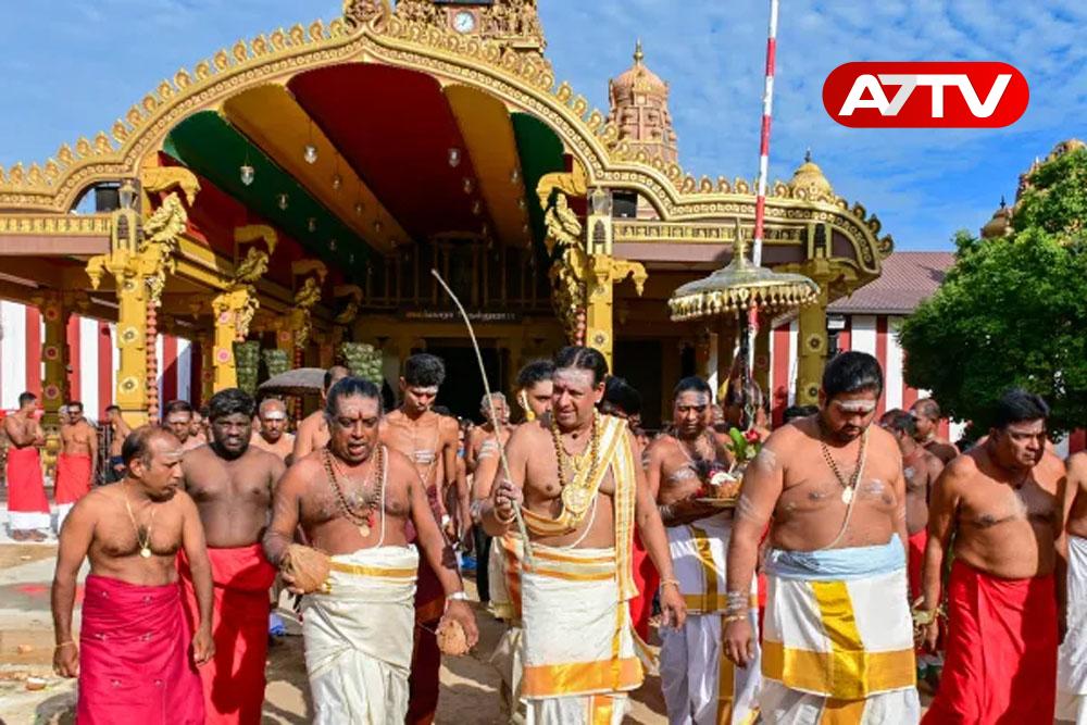 Read more about the article <span class="photo-label">🔴 PHOTO</span> நல்லூர் கந்தசுவாமி கொடிச்சீலைக்கான காளாஞ்சி கையளிப்பு