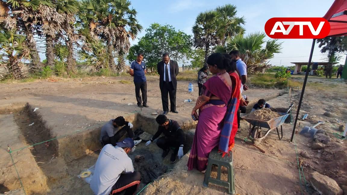 Read more about the article <span class="photo-label">🔴 PHOTO</span> செம்மணி மனிதப் புதைகுழியில் இதுவரை 52 மனித எலும்புக்கூடுகள் அடையாளம்!