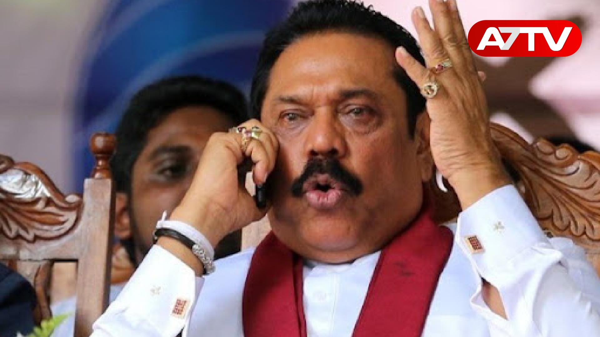 Read more about the article முன்னாள் ஜனாதிபதி மகிந்தவின் வீட்டுக்கு முன்னால் திரண்ட பொதுமக்கள்!