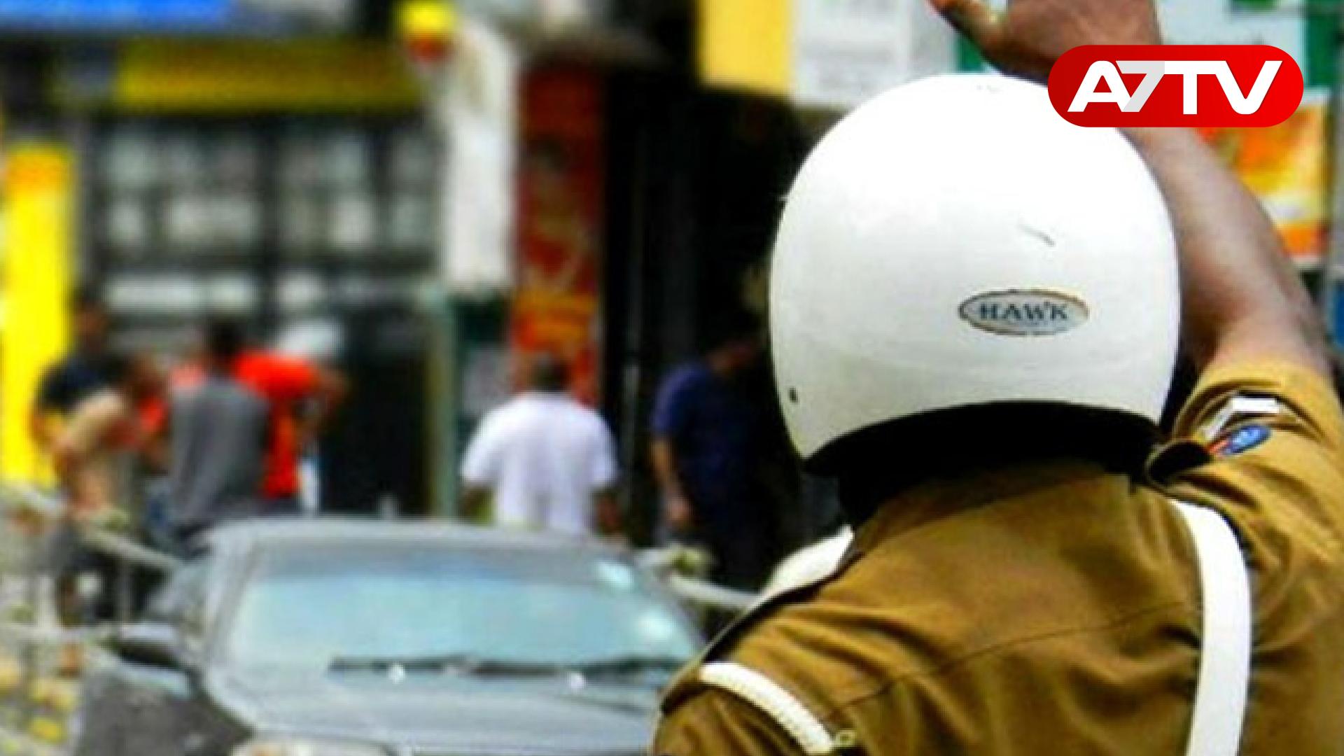 Read more about the article விசேட சோதனை நடவடிக்கையின் போது பொலிஸ் பொறுப்பதிகாரியை மோதித் தள்ளிய வேன்!