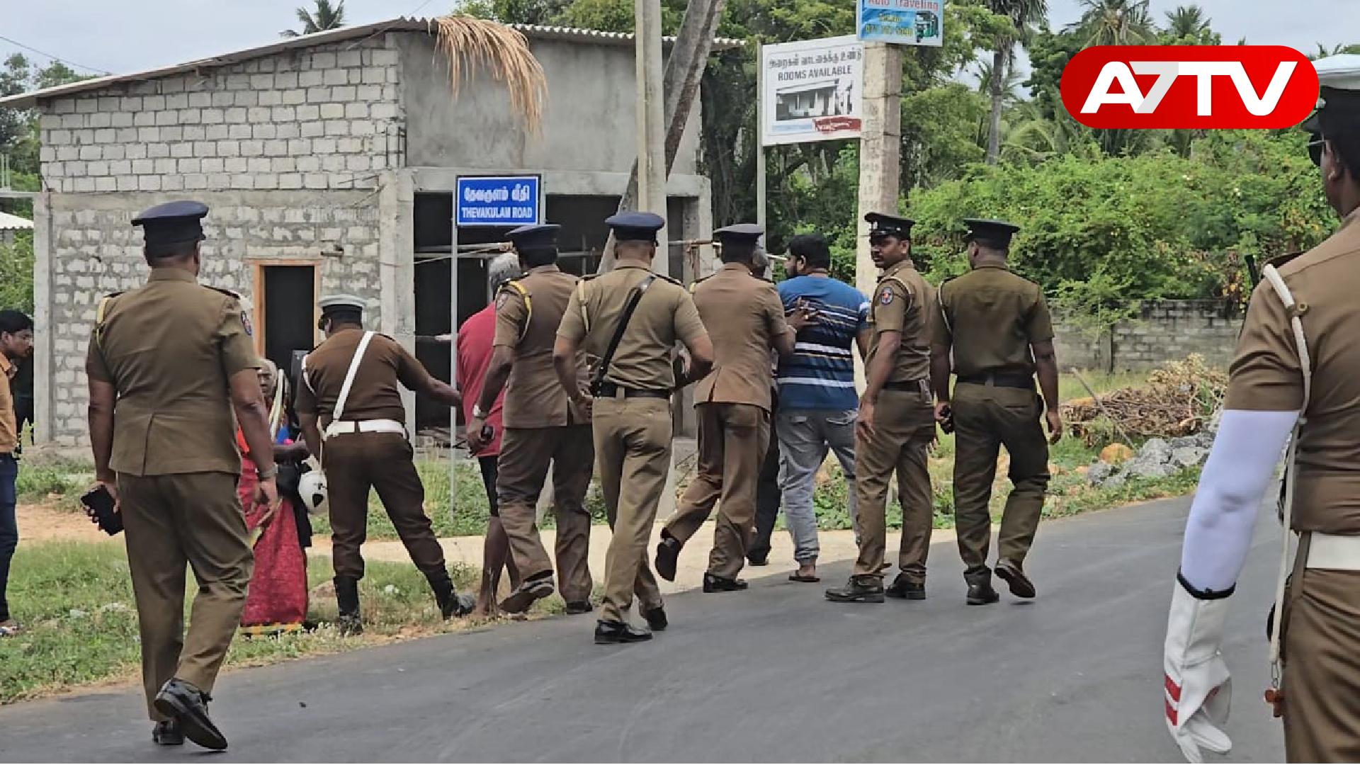 Read more about the article <span class="video-label">🔴 VIDEO</span> ஜனாதிபதியின் விஜயத்தின் போது போராட்டத்தில் ஈடுபட முயன்ற மக்களை கலைத்த பொலிஸாரால் பதற்றம்