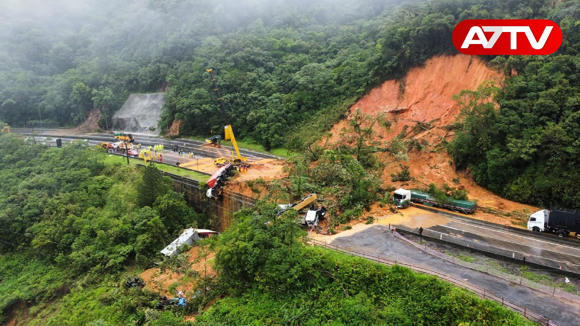 Read more about the article கண்டி- ஹசலக பகுதியில் மண்சரிவு: 5 பேர் பலி