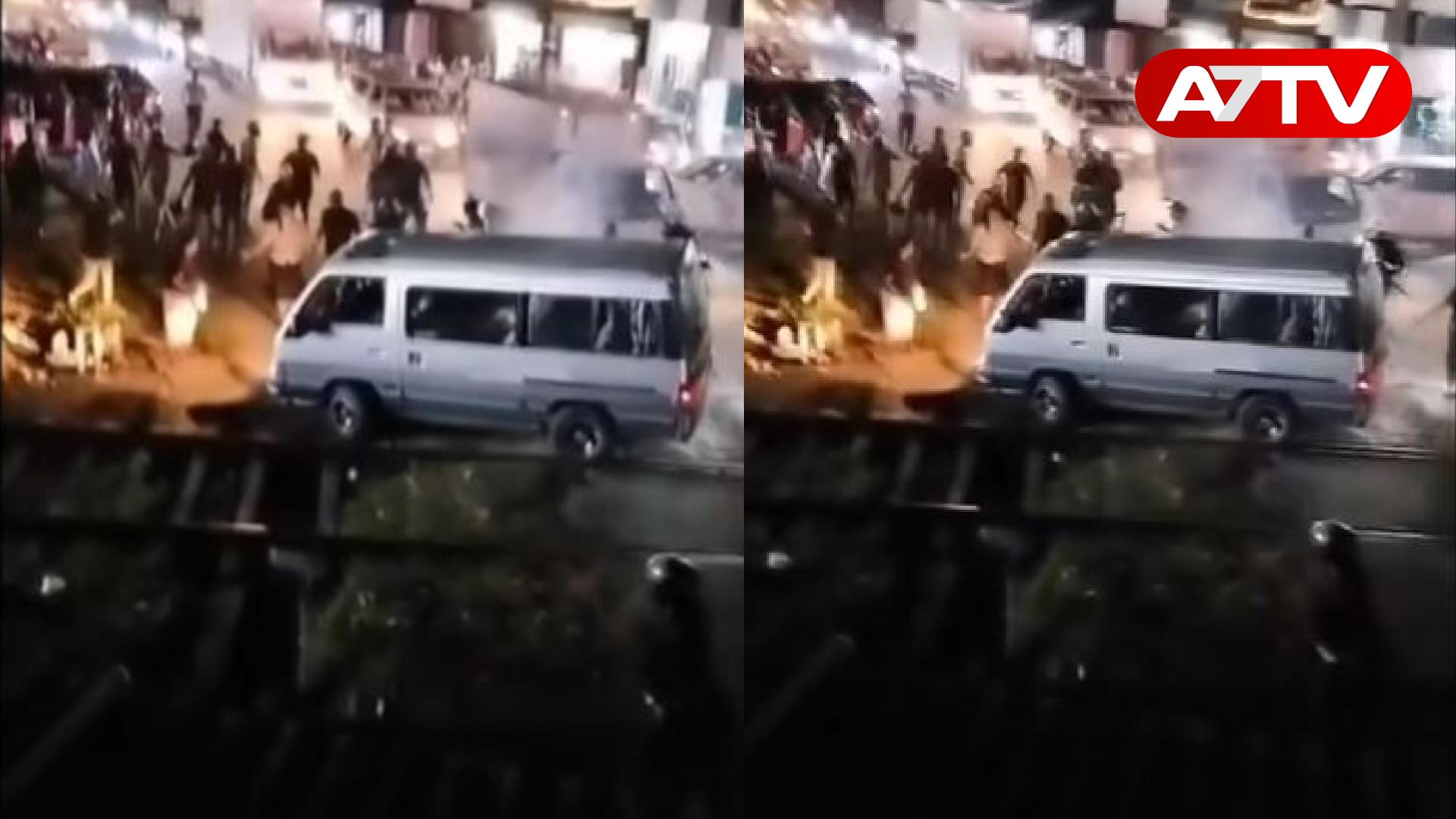 Read more about the article தொடருந்து விபத்தில் இருந்து நொடிப்பொழுதில் தப்பிய வேன்!