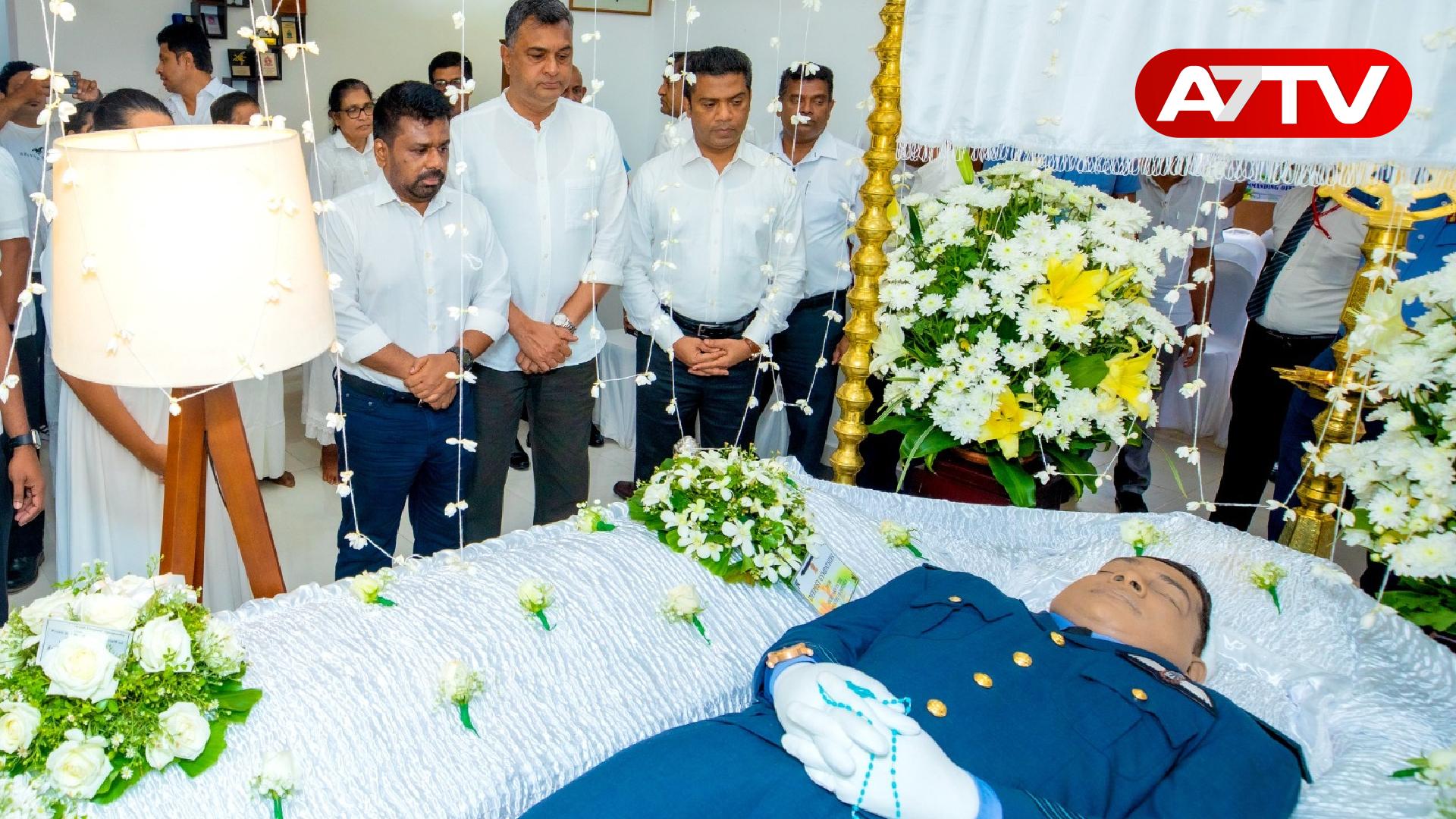 Read more about the article குரூப் கேப்டன் நிர்மால் சியம்பலாபிட்டியவின் பூதவுடலுக்கு இறுதி அஞ்சலி செலுத்திய ஜனாதிபதி!