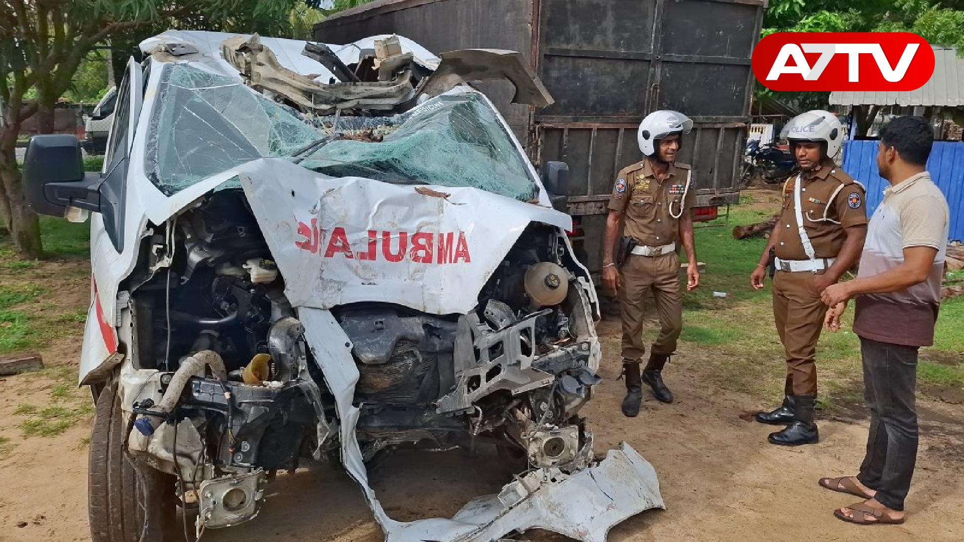 Read more about the article மட்டக்களப்பில் நோயாளர் காவு வண்டி விபத்து!