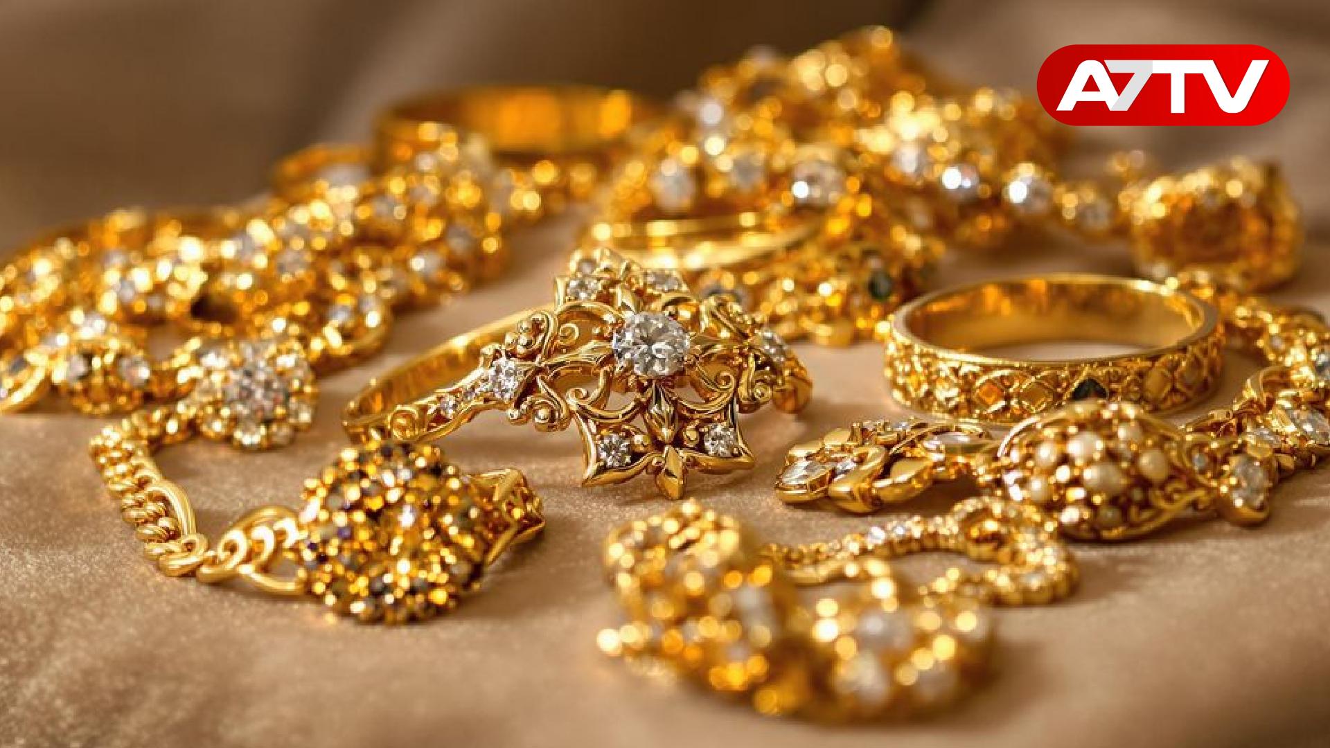 Read more about the article உச்சத்தில் இருந்த தங்கத்தின் விலையில் திடீர் மாற்றம்!