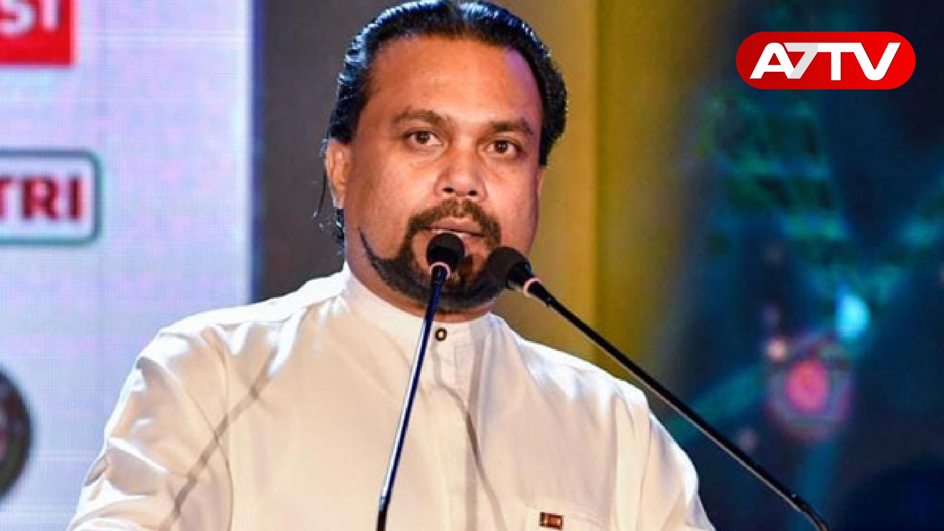 Read more about the article கல்வி அமைச்சுக்கு முன்பாக சத்தியாக்கிரகத்தை ஆரம்பித்தார் விமல்!