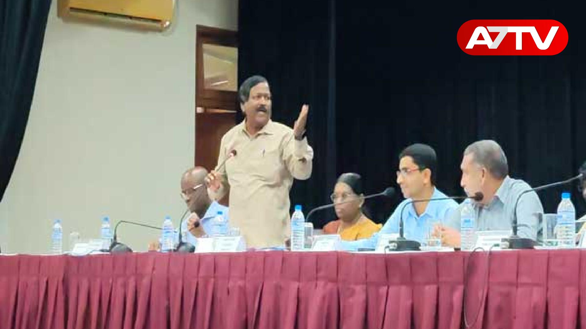 Read more about the article சிங்கள மொழியில் கலந்துரையாடல்: சீற்றமடைந்த நாடாளுமன்ற உறுப்பினர் ரவிகரன்