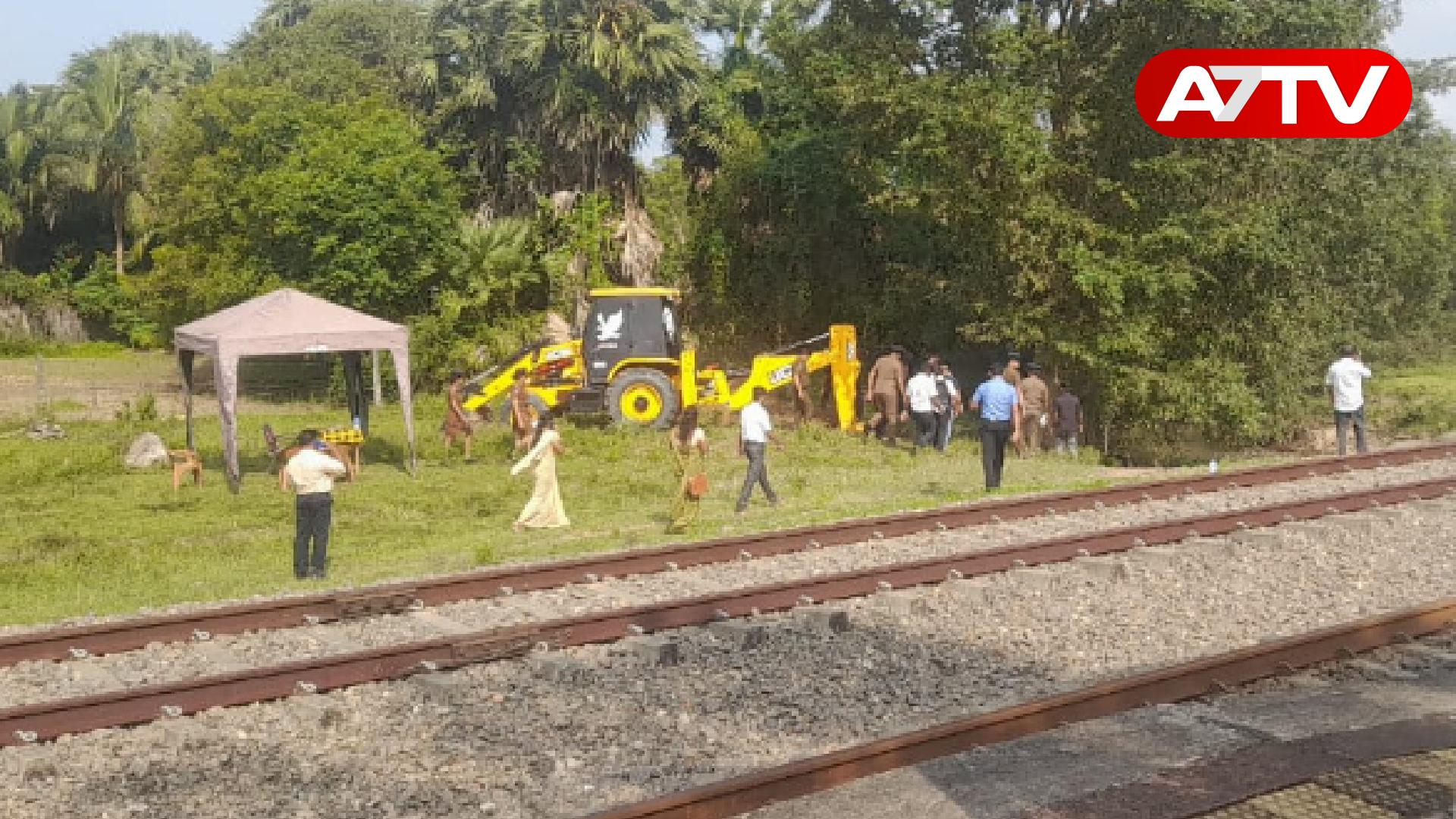 Read more about the article கிளிநொச்சி பரந்தன் தொடருந்து நிலையத்தில் வெடி குண்டு அச்சுறுத்தலால் பதற்றம்!