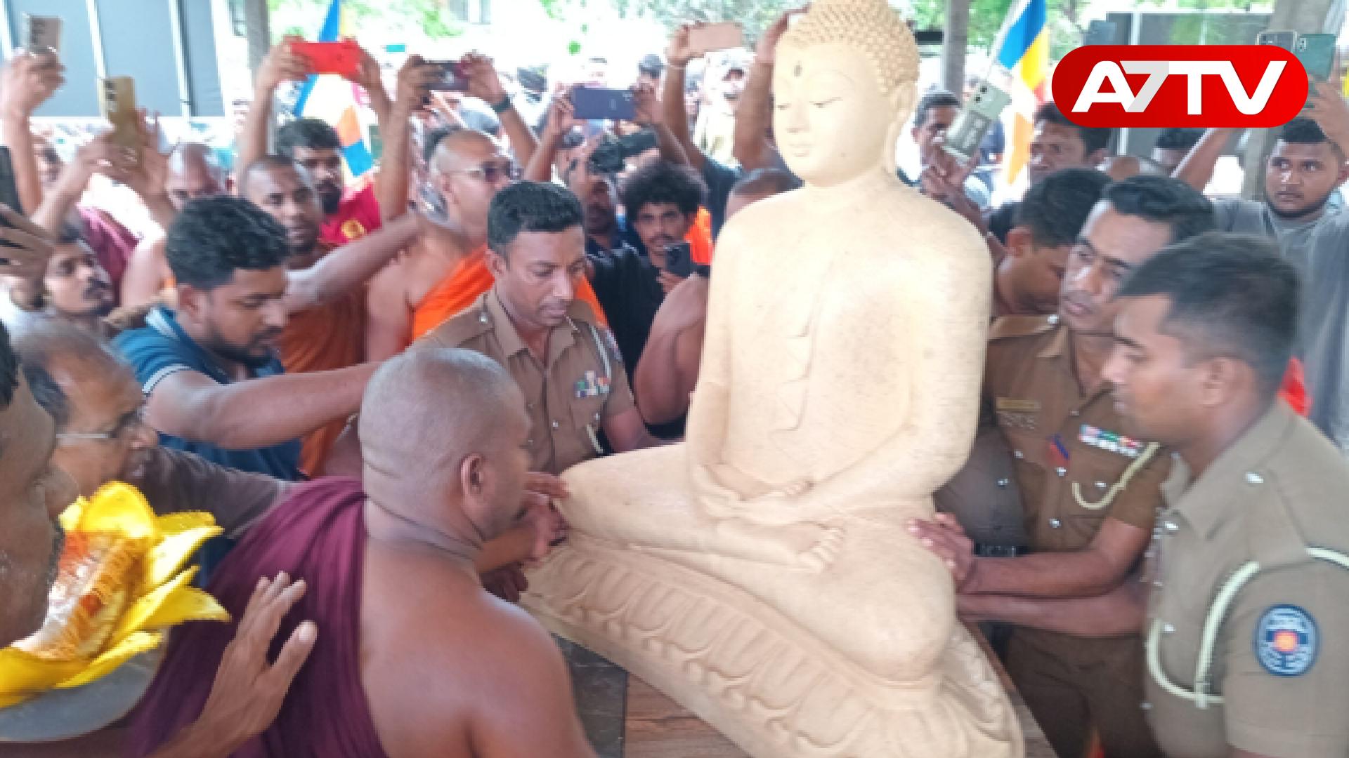 Read more about the article திருகோணமலையில் கைதான பிக்குகளை விடுவிக்கக் கோரி ஜனாதிபதிக்கு கடிதம்!