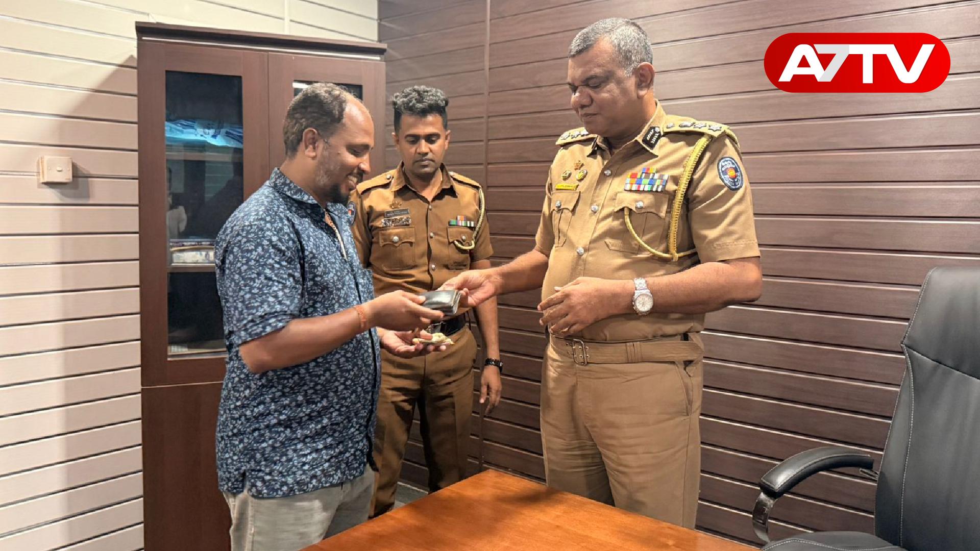 Read more about the article புத்தளத்தில் தொலைந்த பணப் பையை கண்டெடுத்து யாழ்ப்பாணத்தில் ஒப்படைத்த சிரேஷ்ட பொலிஸ் அதிகாரி!