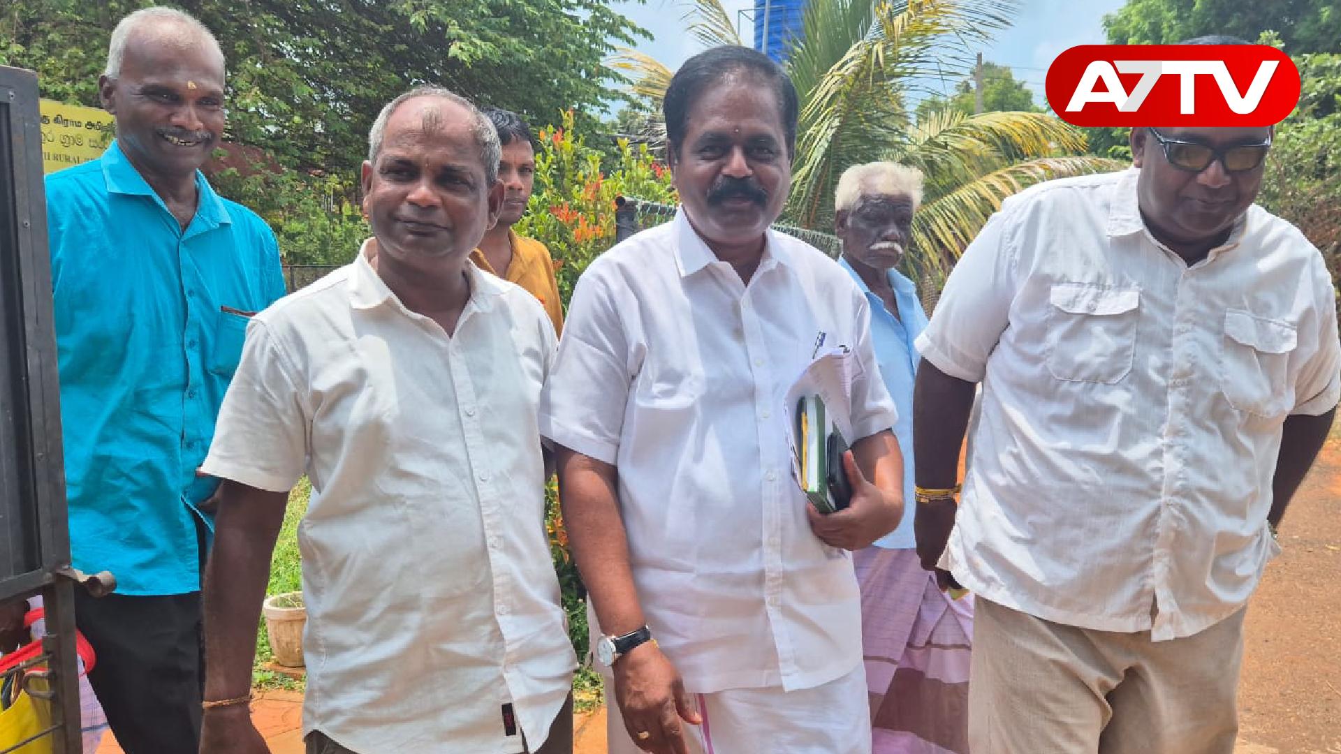 Read more about the article பலாலி விமான நிலைய விரிவாக்கம்: “காணிகளை இழக்க முடியாது” – எம்.பி சிறீதரனிடம் மயிலிட்டி மக்கள் திட்டவட்டம்